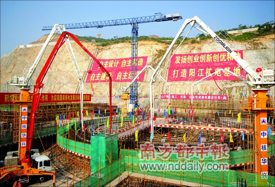 12月16日,我國最大核電項目在廣東陽江開工建設。中共中央政治局委員、廣東省委書記汪洋啟動第一罐混凝土布料機按鈕。該項目總投資近700億元人民幣,采用中國品牌核電技術CPR1000。<I>&#</I>10;　　供圖CFP